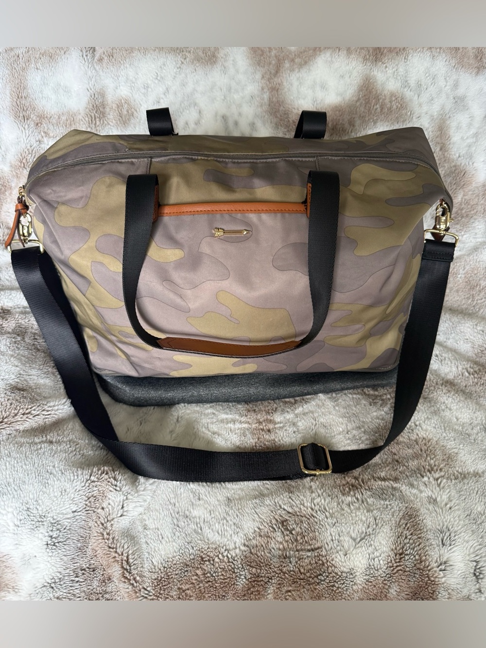 Stella & Dot Crush It Weekender Bag